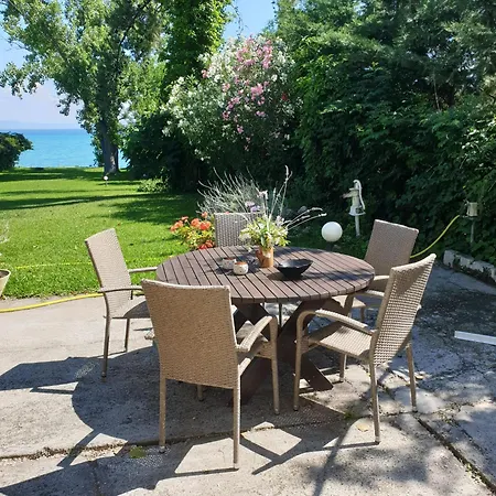 Lily's House-seafront In Hanioti, Halkidiki بيت للعطل *