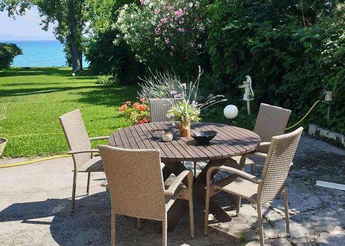 Lily's House-seafront In Hanioti, Halkidiki Case de vacanță *