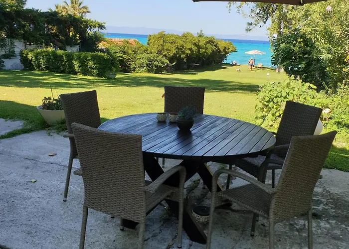 Case de vacanță Lily's House-seafront In Hanioti, Halkidiki Hanioti