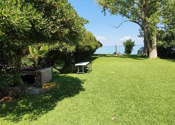 Case de vacanță Lily's House-seafront In Hanioti, Halkidiki Hanioti