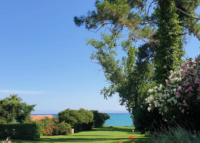 Lily's House-seafront In Hanioti, Halkidiki Case de vacanță *