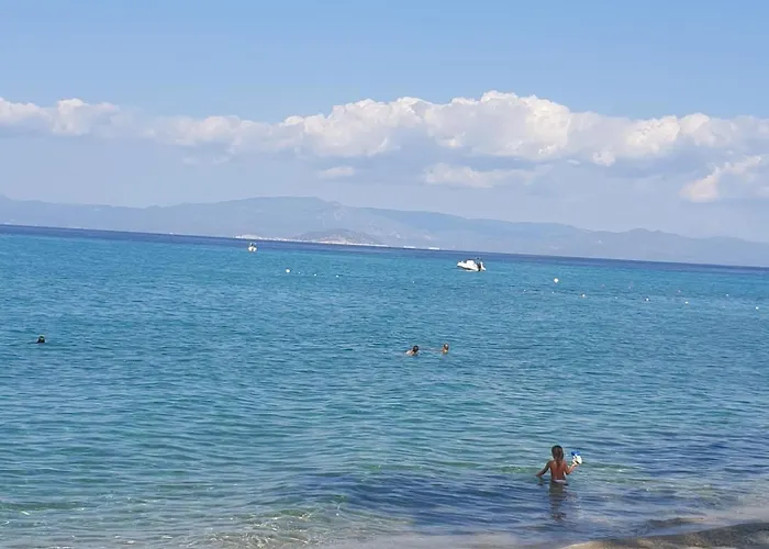 Case de vacanță Lily's House-seafront In Hanioti, Halkidiki *