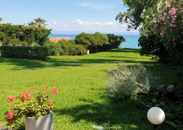 Lily's House-seafront In Hanioti, Halkidiki Case de vacanță