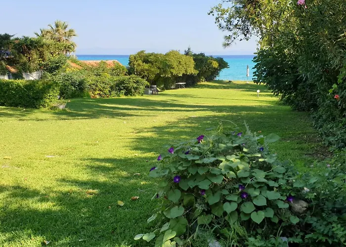 Lily's House-seafront In Hanioti, Halkidiki Case de vacanță