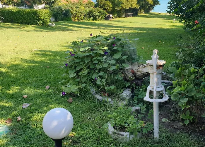 Case de vacanță Lily's House-seafront In Hanioti, Halkidiki *